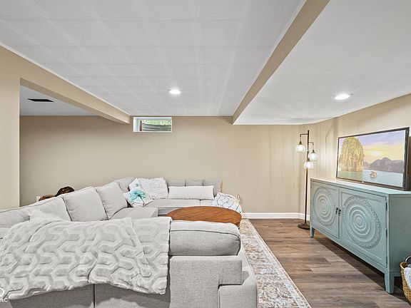 4th image of 8230 Autumn Mill Ln