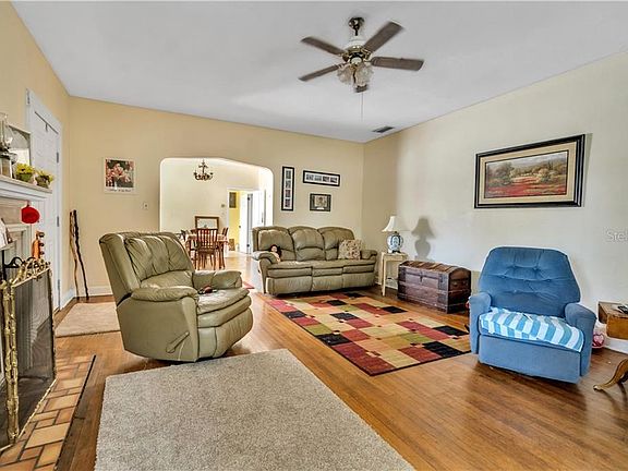 3rd image of 604 Interlachen Pkwy