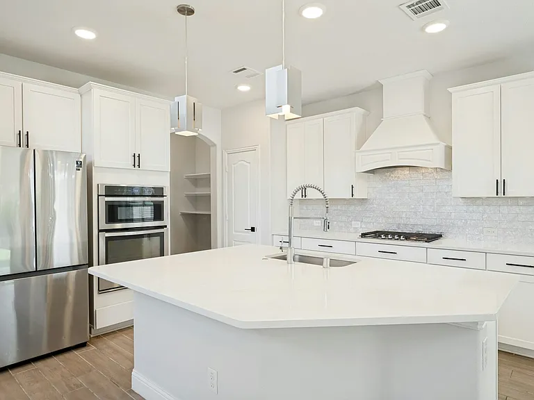2125 Olivereta Dr — Photo 4