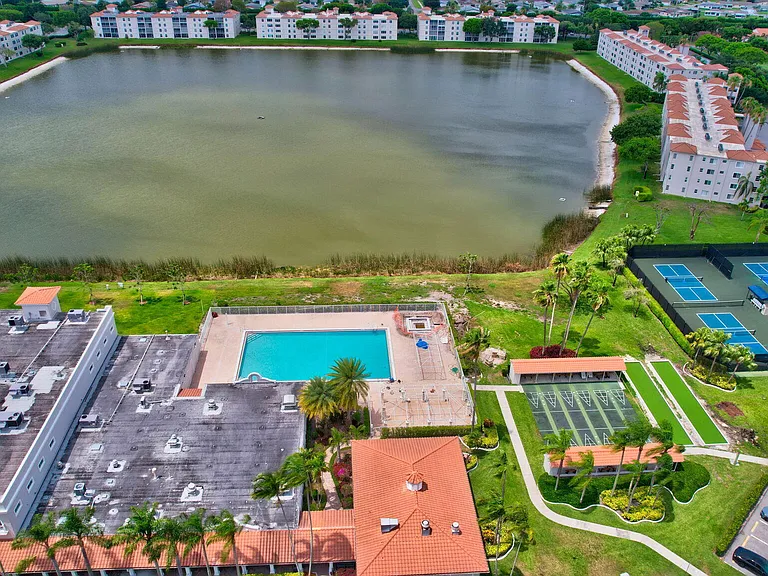 6234 Pointe Regal Cir — Photo 32