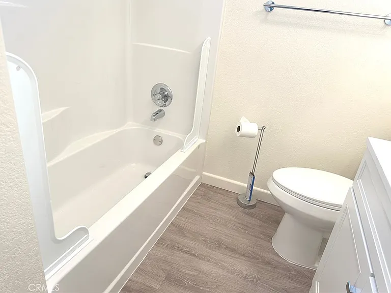 24450 University Ave — Photo 22