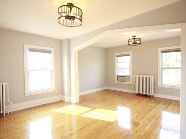 425 Smith Ave N, Saint Paul, MN 55102