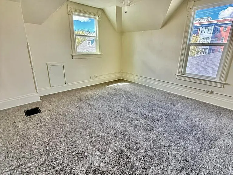241 N Hayes Ave — Photo 6