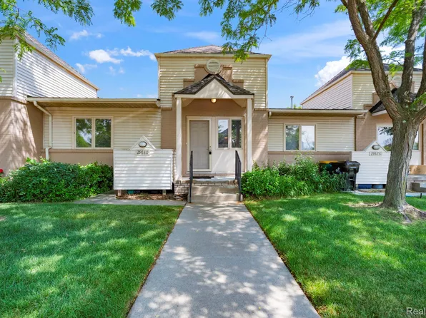29680 Olympia Ct, Farmington, MI 48336