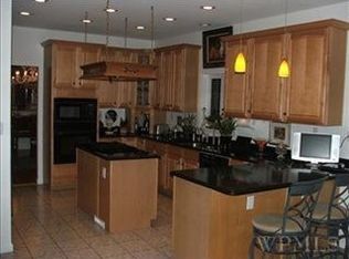 18 Woodland Dr, Salt Point, NY 12578