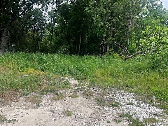 2nd image of 1306 Congress St