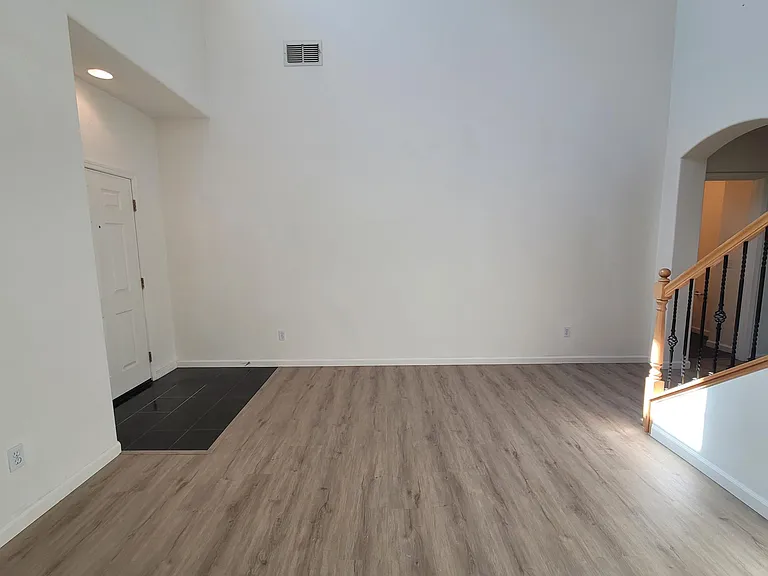 415 Zinnia Ct — Photo 5
