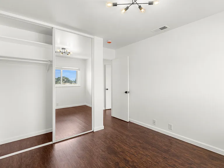 The Edgeworth Apartments — Photo 17