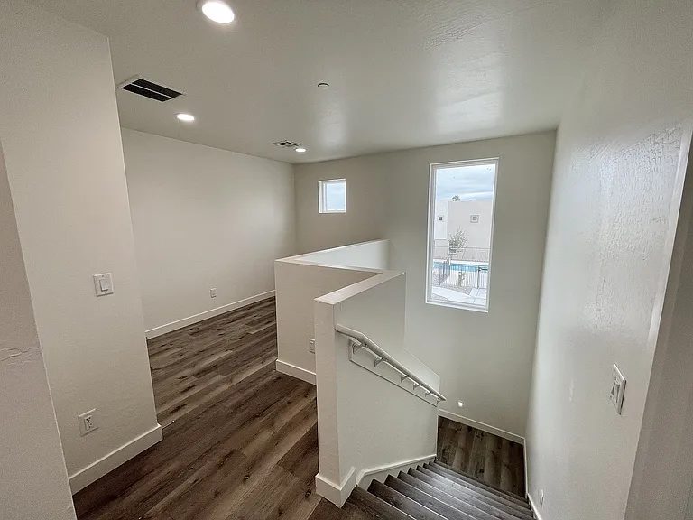 11 E Dobbins Rd — Photo 18