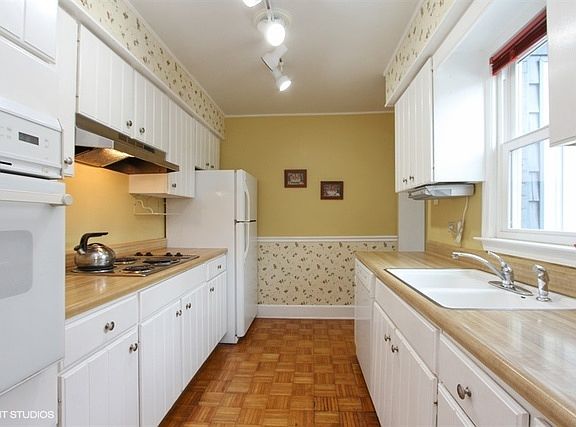 5th image of 303 W Austin Ave