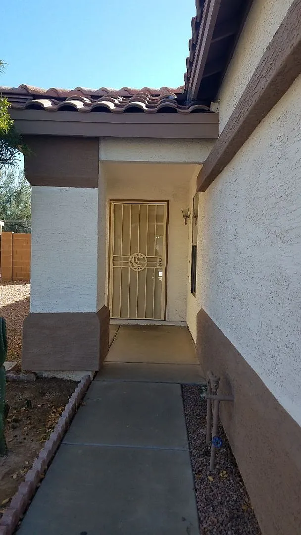 Coming Soon Free Rent Interested Oac 4/2 Home With No Carpet — Photo 2