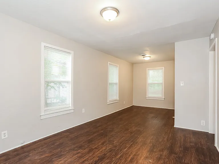 2969 Myra St — Photo 4