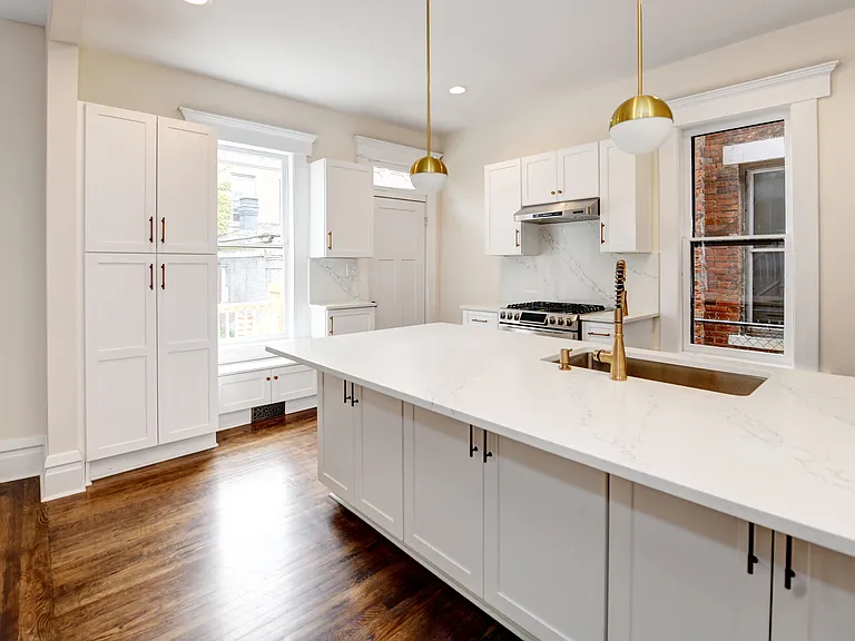 703 Franklin Ave — Photo 5