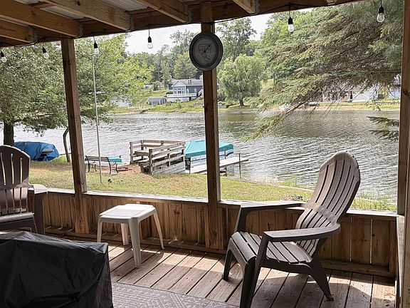 4th image of 961 Lake Dr