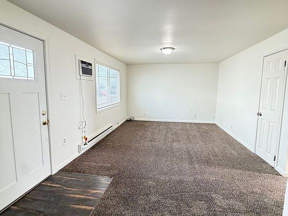 3rd image of 7865 Valley Rd NE