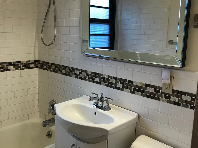 Virginia Apartments — Photo 26
