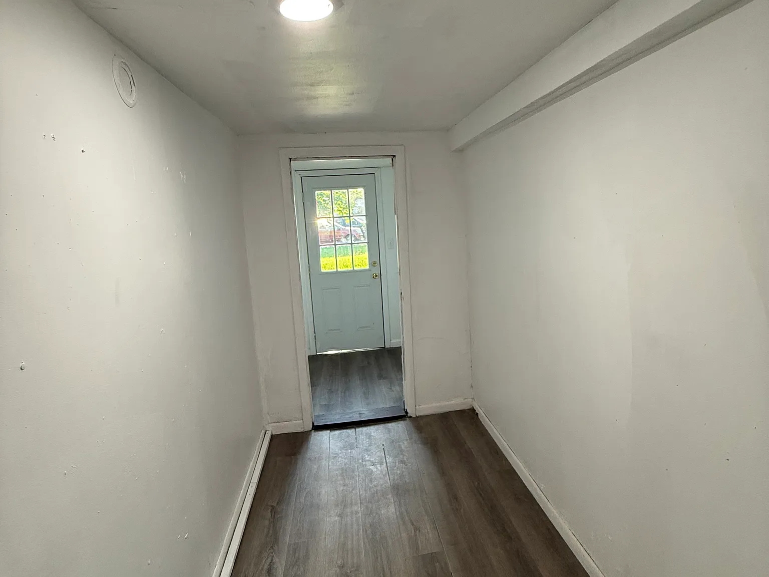 3 bed, 1100 sqft, $2,400 — Photo 3
