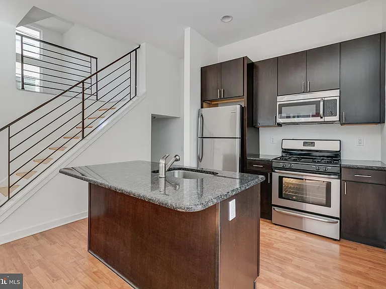 228 W George St #218 — Photo 7