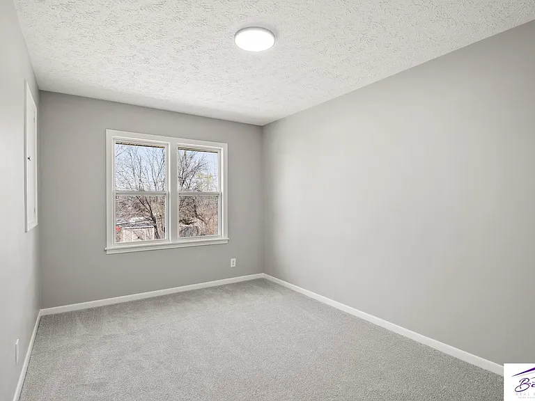 4216-4220 Vinton St — Photo 11