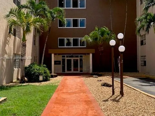 6960 Miami Gardens Dr APT 2-530A, Hialeah, FL 33015