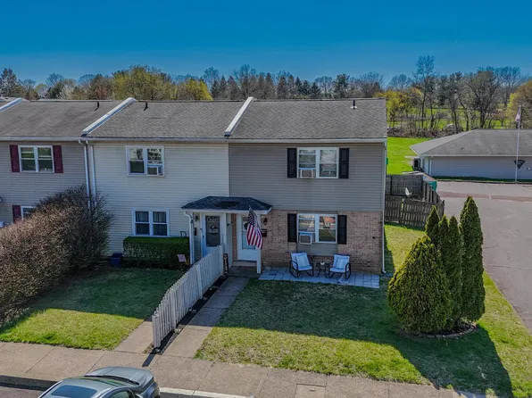 522 Colonial Dr, East Greenville, PA 18041