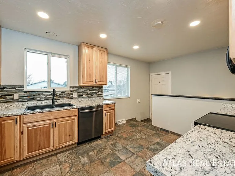 16729 E Layton Ave — Photo 5