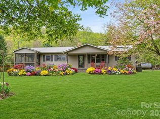 136 Roaring Spout Ln, Burnsville, NC 28714