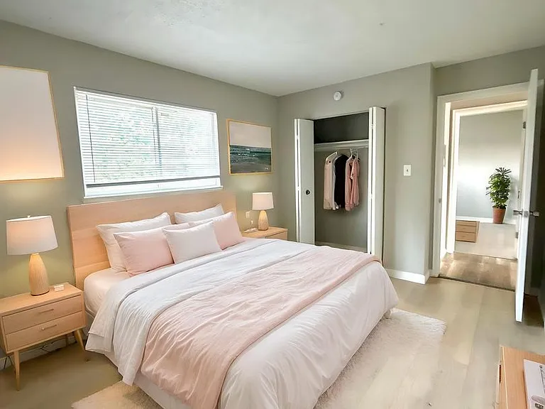 Westwind Apartments — Photo 24