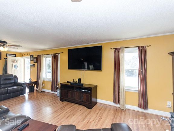 4th image of 727 Burton Wood Ln