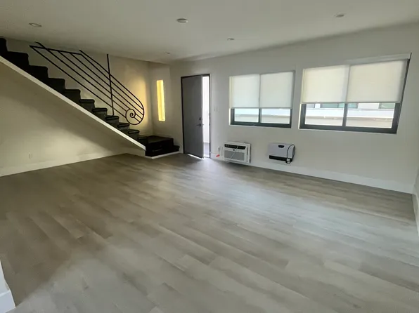 6958 Woodman Ave APT 8, Van Nuys, CA 91405