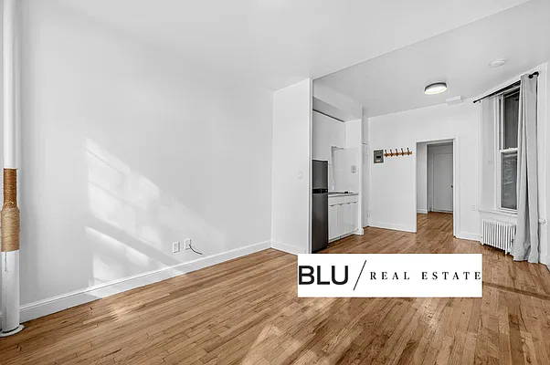 Living room, photo 2