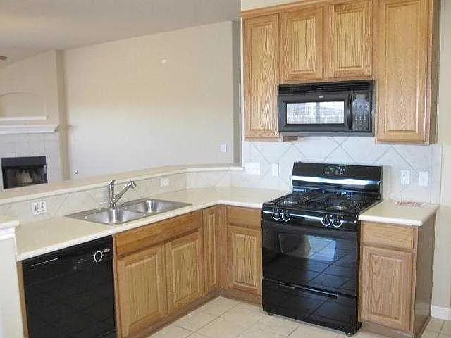 728 Abbeyglen Castle Dr — Photo 4