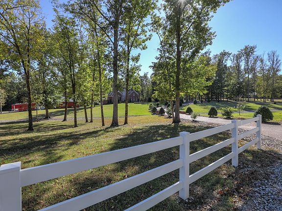 2nd image of 407 Woodland Trl