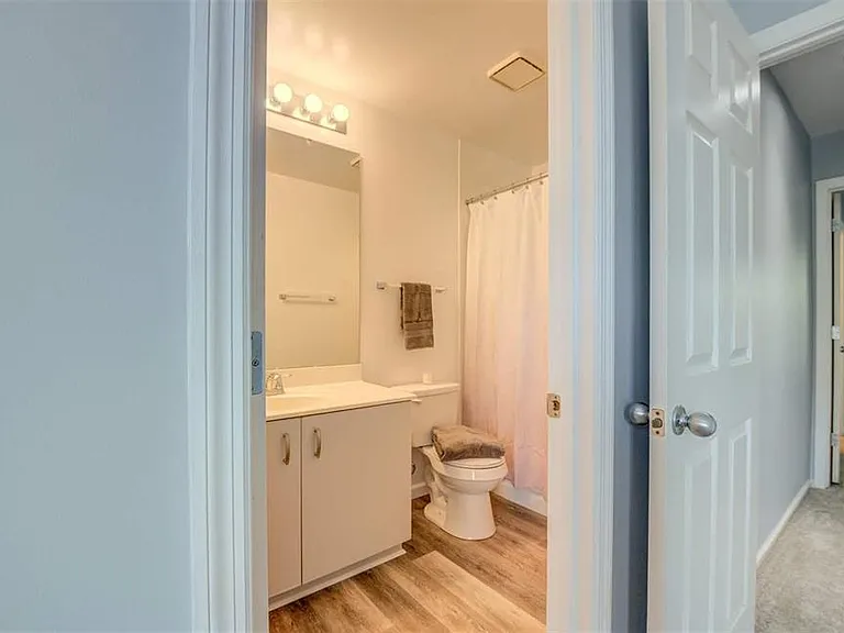443 N Sarah St — Photo 15