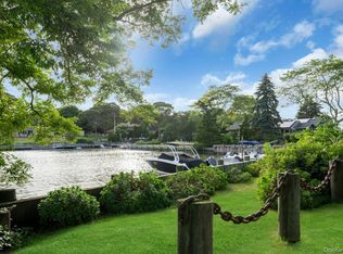 2360 Peconic Bay Blvd, Laurel, NY 11948
