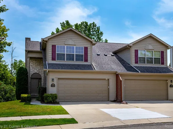 360 Stratford Ln, Lake Orion, MI 48360