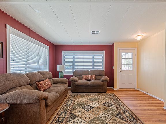 3rd image of 402 W Rainbow Ln