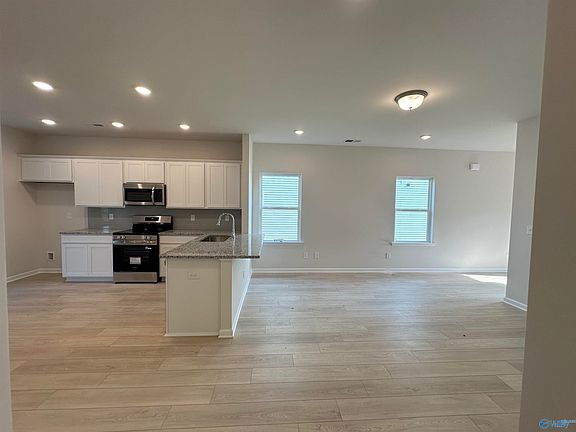 5th image of 7213 Fox Glen Cir SE
