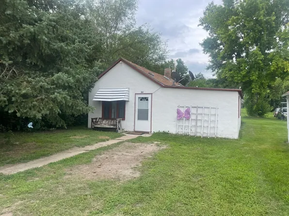 217 S Locust St, Brady, NE 69123