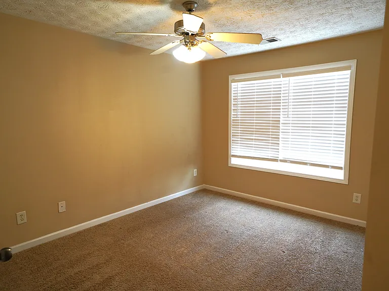 221 Alton Cir — Photo 10