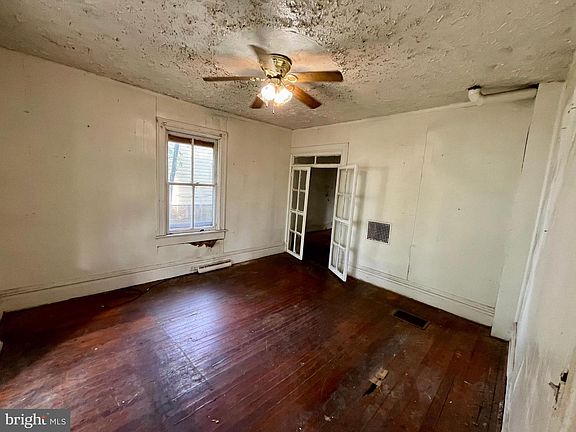 4th image of 407 Carruthers St