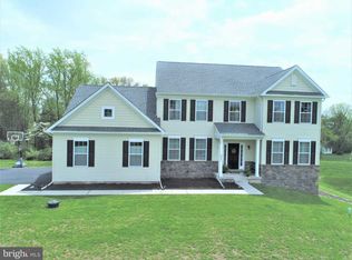 5975 Woodridge Dr, Green Lane, PA 18054