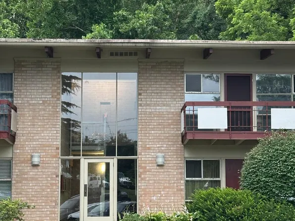 4227 Americana Dr APT 204, Annandale, VA 22003