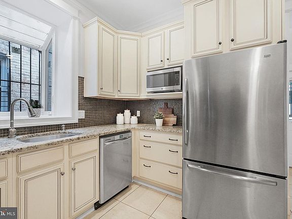 5th image of 2803 N Capitol St NE