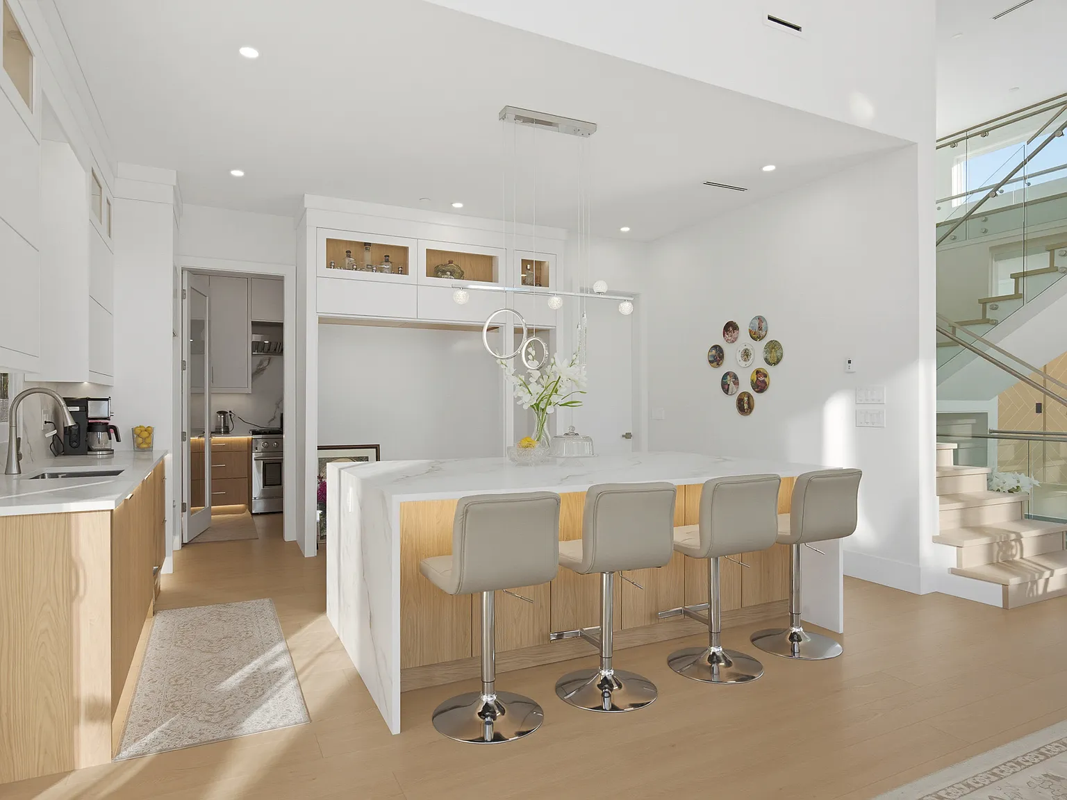 4 bed, 5.0 bath, 5108 sqft, $6,495 — Photo 4