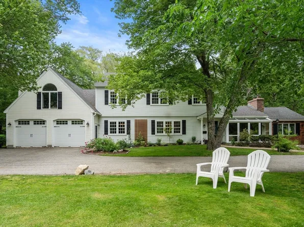 2 Meadow Ln, Wakefield, MA 01880