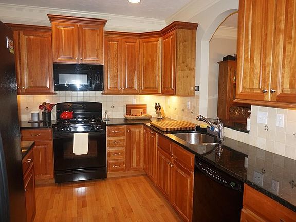 4th image of 34 Glen Ct