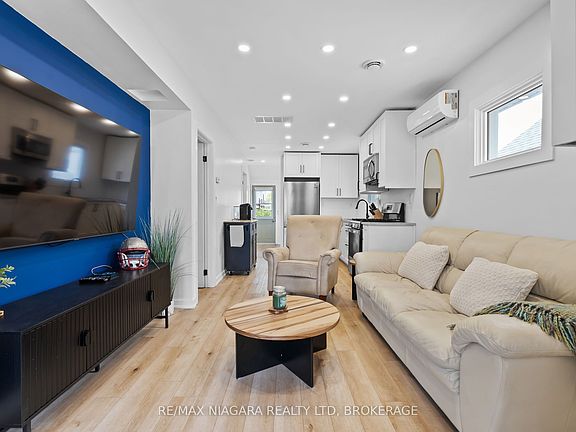 5th image of 656 Steele St