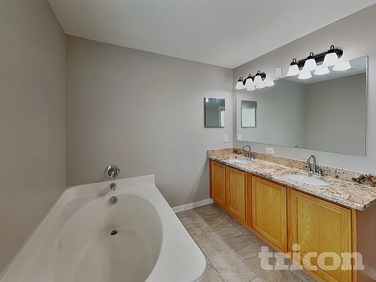 13561 Linden Dr — Photo 11