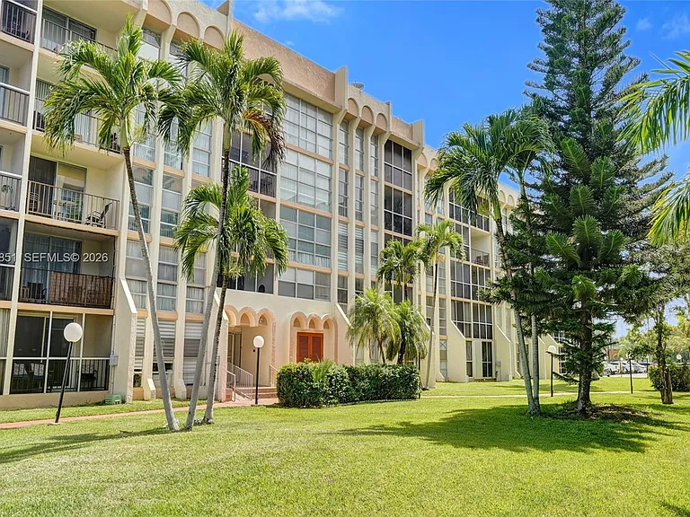 2000 Atlantic Shores Blvd #207 — Photo 2
